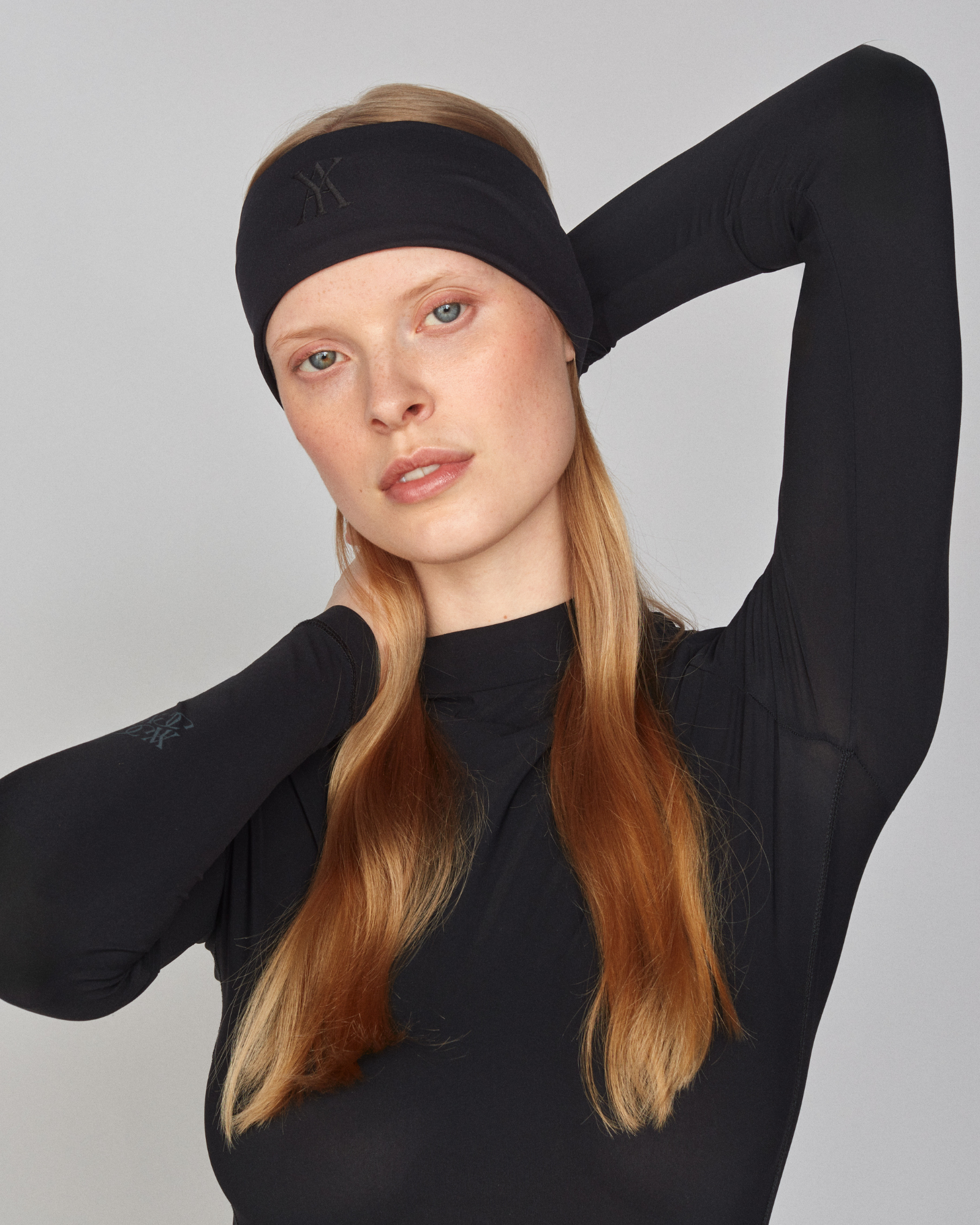 Signature Headband Black image